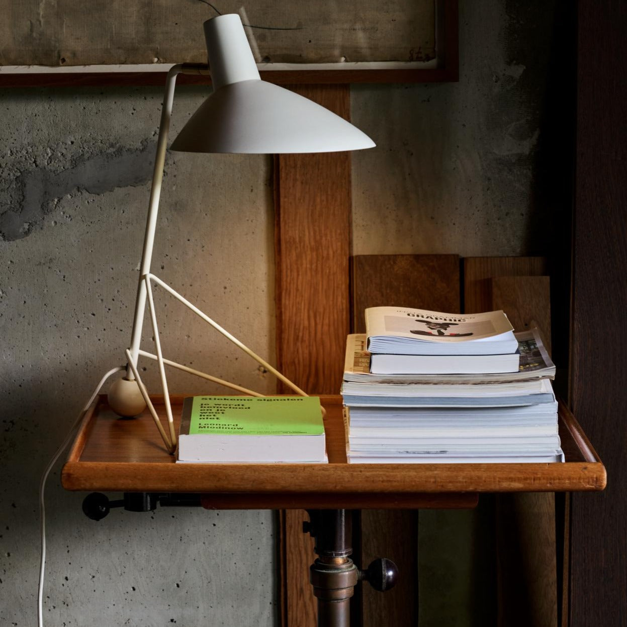 Tripod Table Lamp HM9